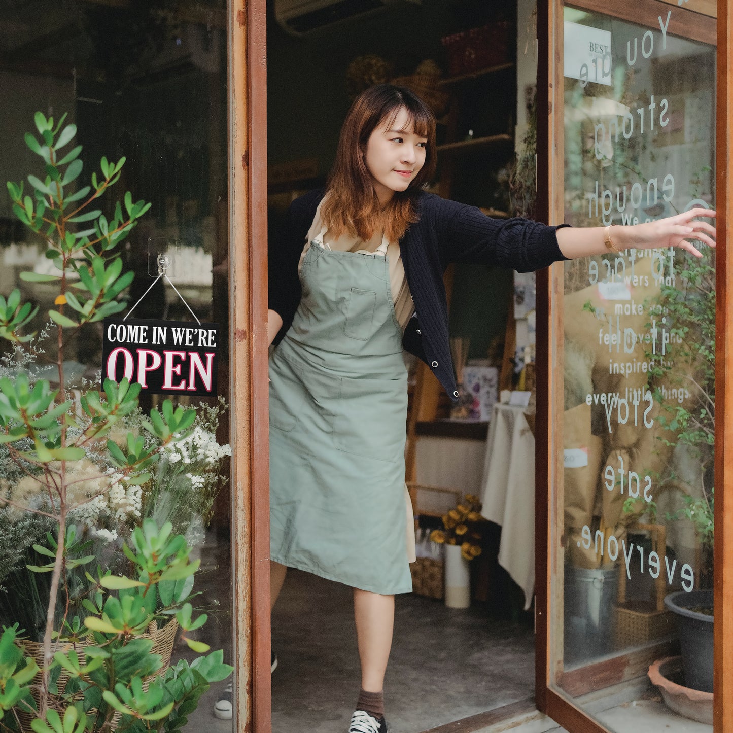 Business Open and Closed Door Sign, Reversible