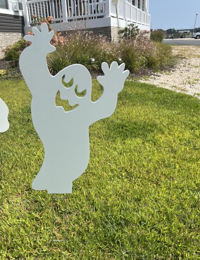 PVC Halloween Ghost Yard Decor: All-Weather Outdoor Lawn Art