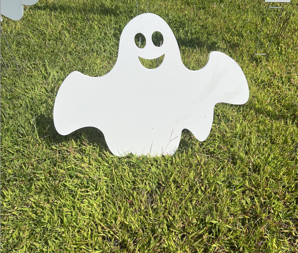PVC Halloween Ghost Yard Decor: All-Weather Outdoor Lawn Art