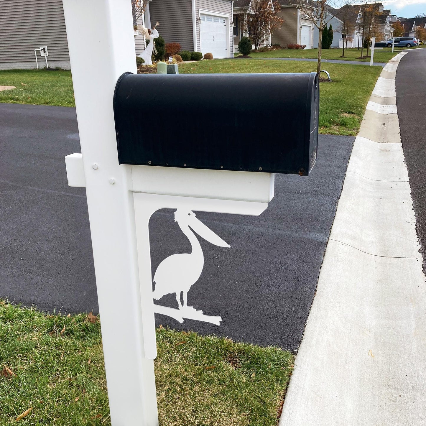 Pelican Mailbox Bracket: Weather Resistant Beach House Decor