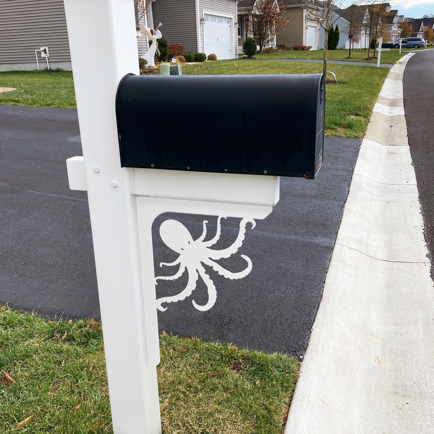 Octopus Mailbox Bracket: Weather Resistant Beach House Decor