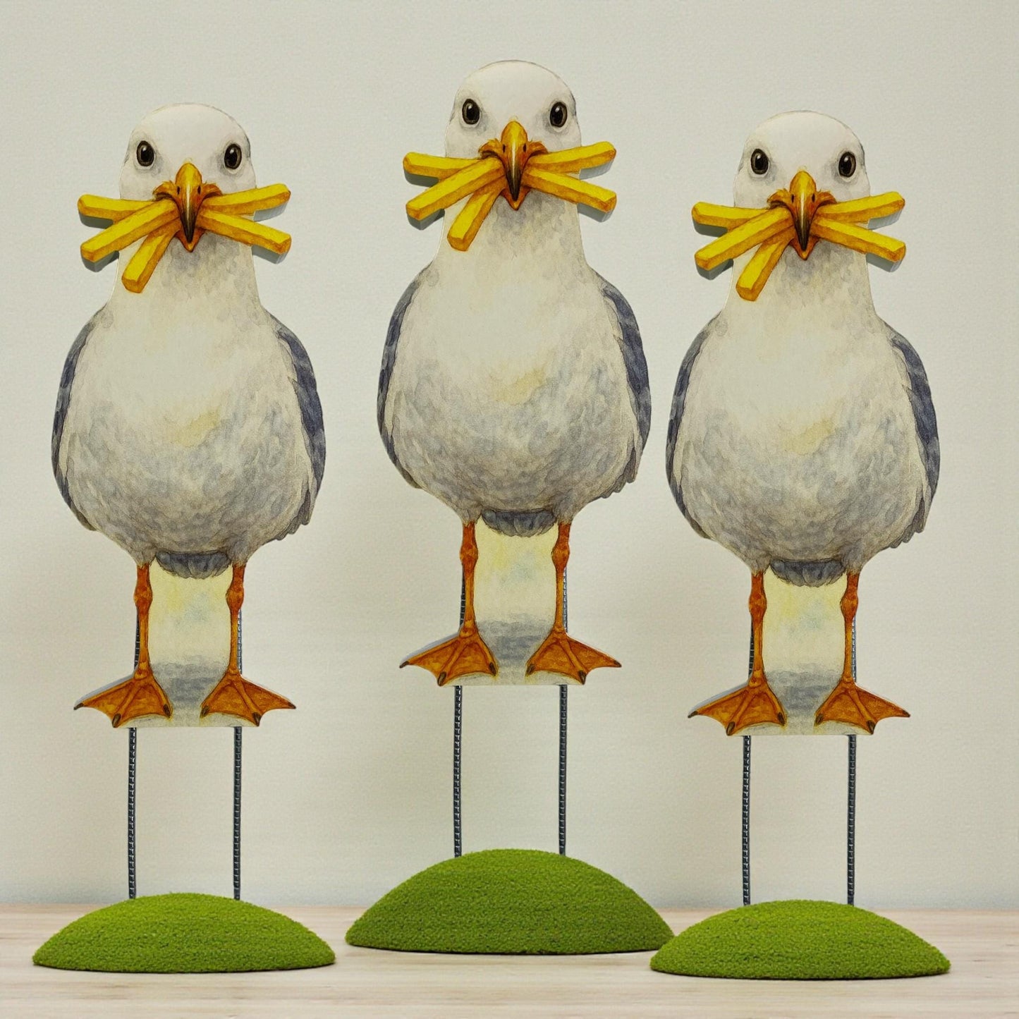Seagull Yard Signs Set - Funny Beach Decorations, PVC Outdoor Decor with Metal Stakes