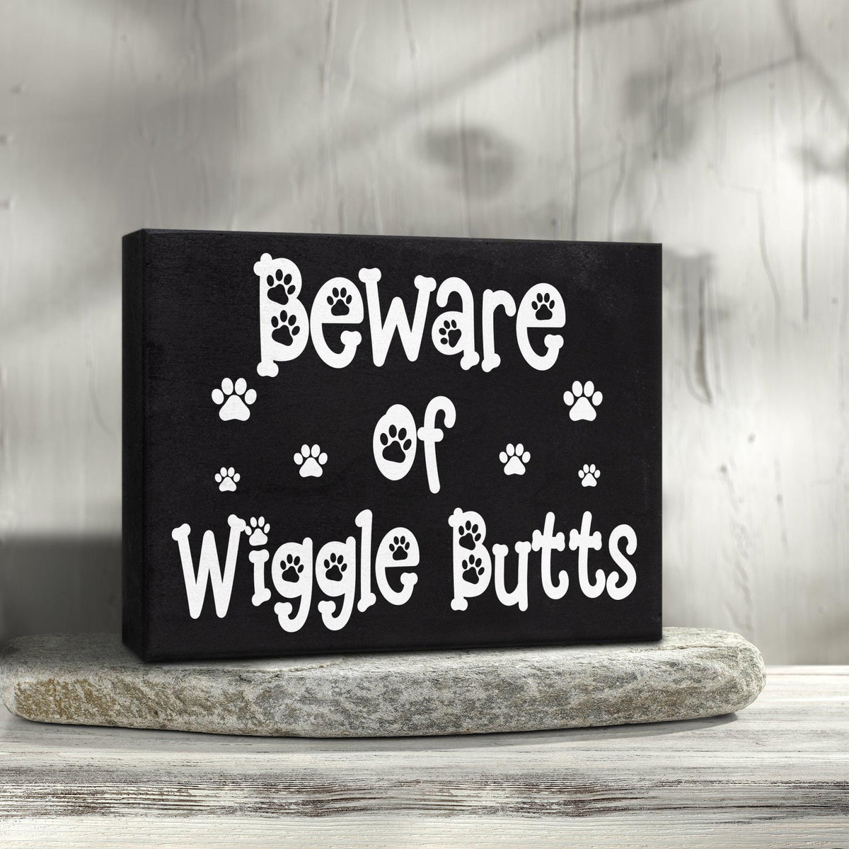 Wigglebutts Dog Gift Sign Decor, Funny Dog Wall Art Sign, Gifts for Dog Lovers, 8x6 Inch Wood Sign, Dog Mom Gifts, Dog Signs, Gifts for Anim