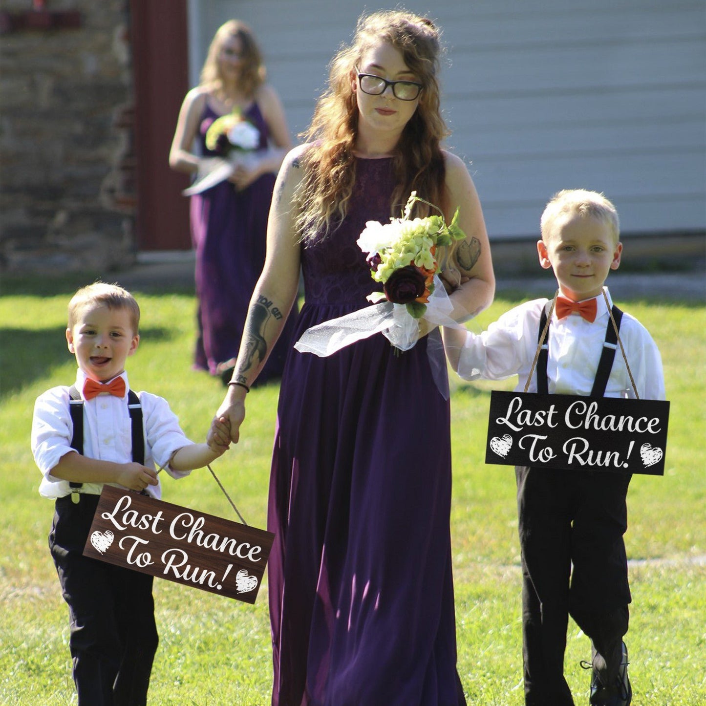 JennyGems Wedding Decor, Funny Wedding Signs for Ring Bearer (Black)