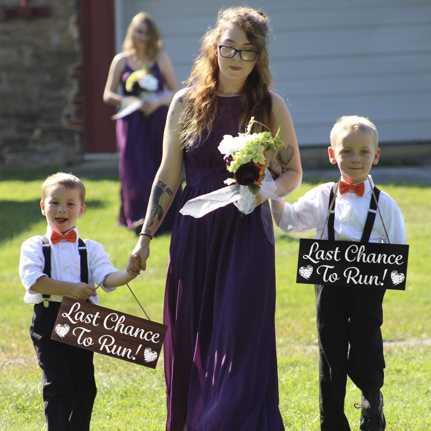 JennyGems Funny Wedding Signs for Ring Bearer or Flower Girl, Chance to Run, Black