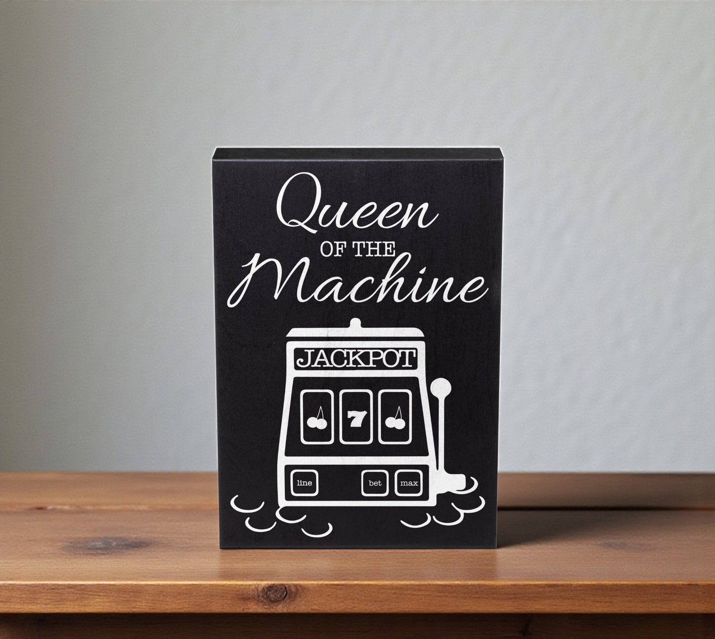 Queen of the Machine, Casino and Slot Machine Keepsake Decoration for Casino Lovers